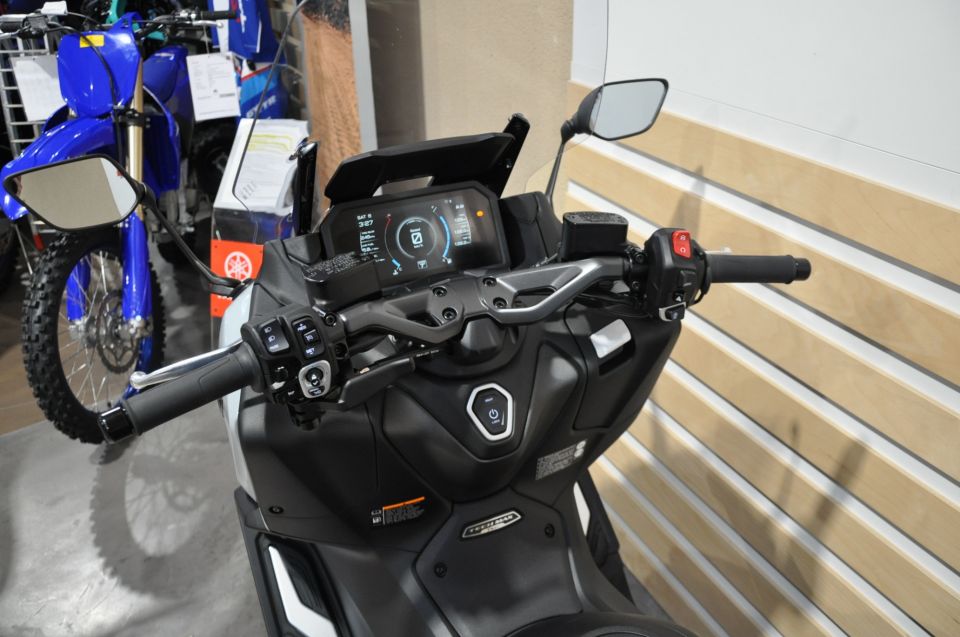 YAMAHA XP T-MAX 560 TECH MAX 4
