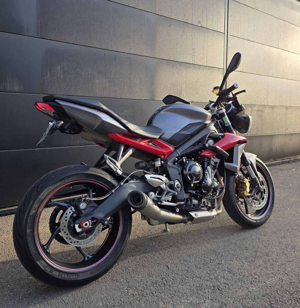 TRIUMPH STREET TRIPLE 675 R 4