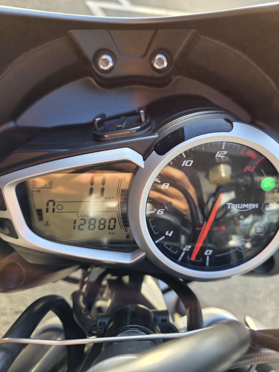 TRIUMPH STREET TRIPLE 675 R 4