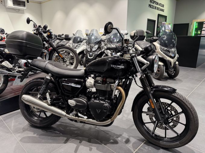 TRIUMPH STREET TWIN  900 4