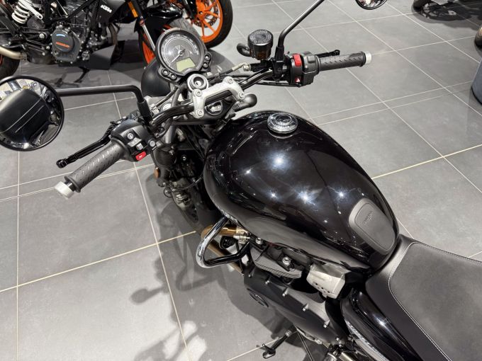 TRIUMPH STREET TWIN  900 4