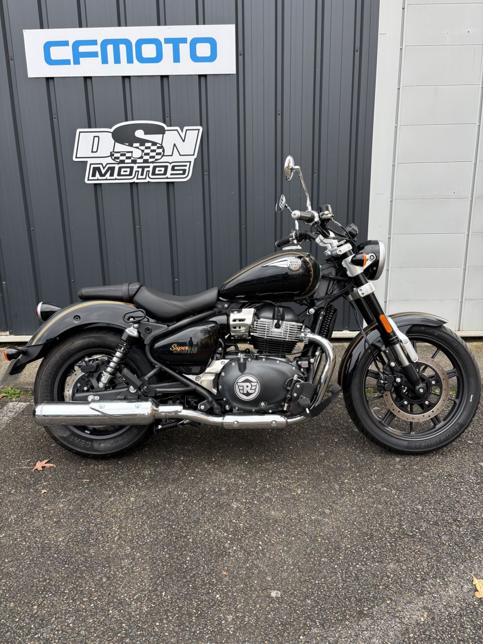 ROYAL ENFIELD SUPER METEOR 650 4