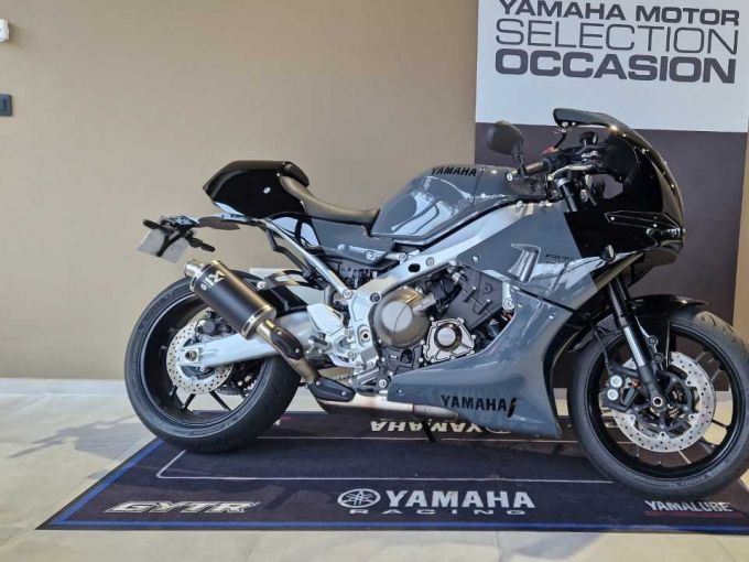 YAMAHA XSR 900 GP 4