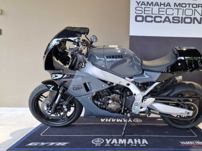 YAMAHA XSR 900 GP 4