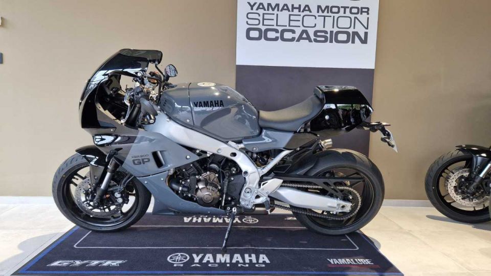 YAMAHA XSR 900 GP 4