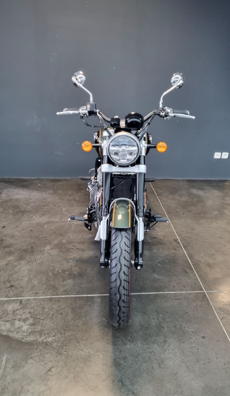 ROYAL ENFIELD SUPER METEOR 650 4