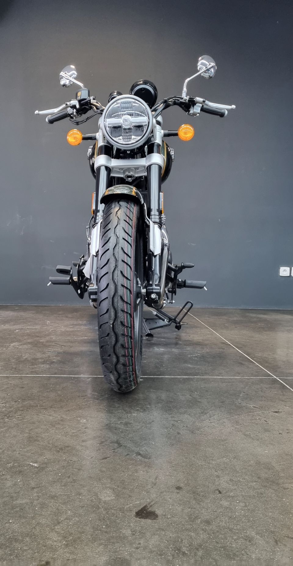 ROYAL ENFIELD SUPER METEOR 650 4