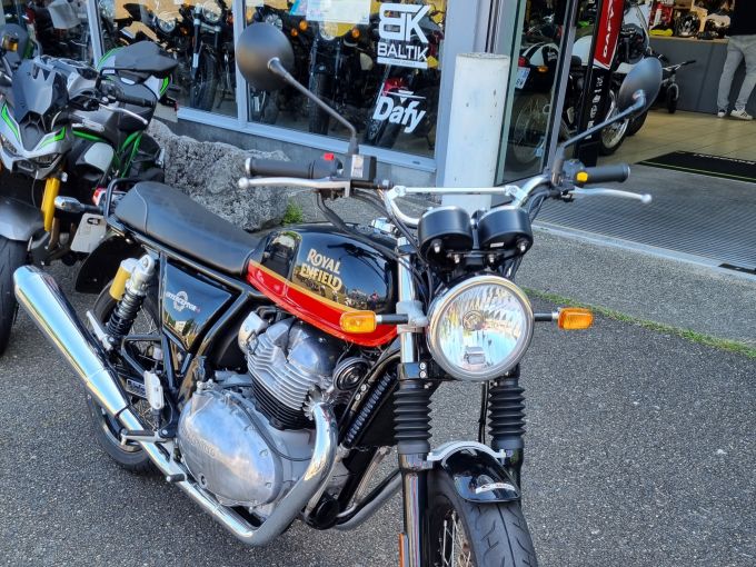 ROYAL ENFIELD INTERCEPTOR 4