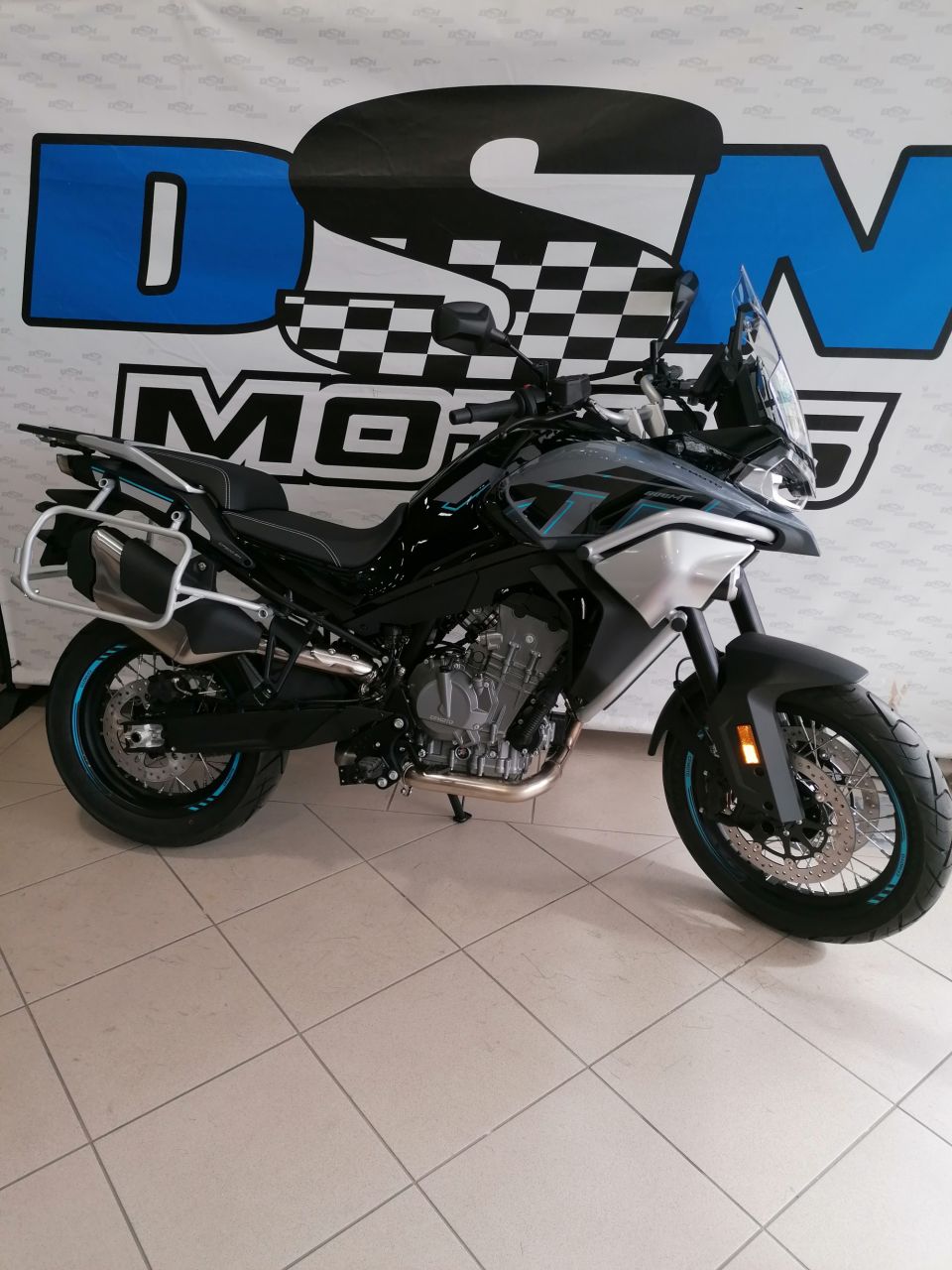 CF MOTO MT 800 4