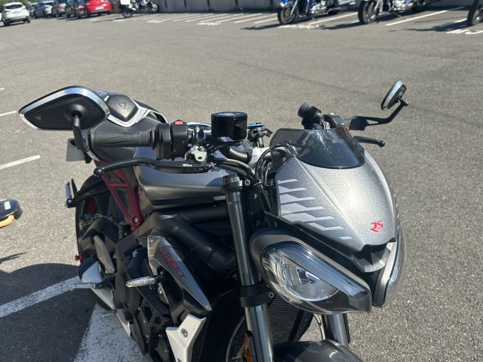 TRIUMPH STREET TRIPLE 765 RS 4