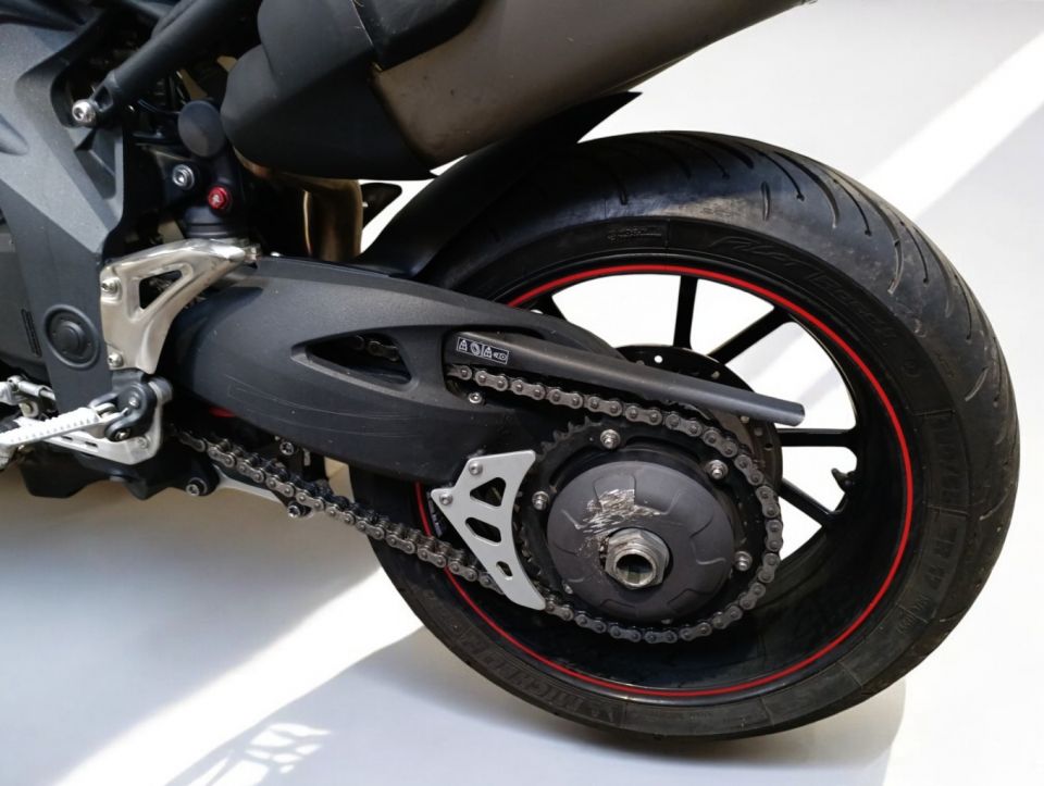 TRIUMPH SPEED TRIPLE 1050 4