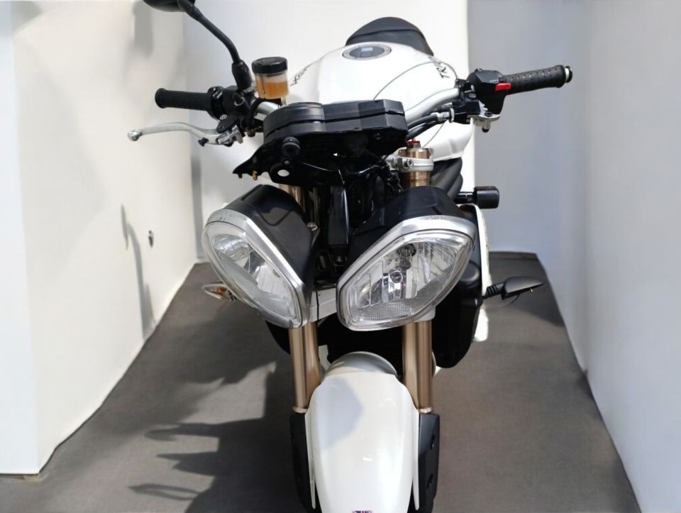 TRIUMPH SPEED TRIPLE 1050 4