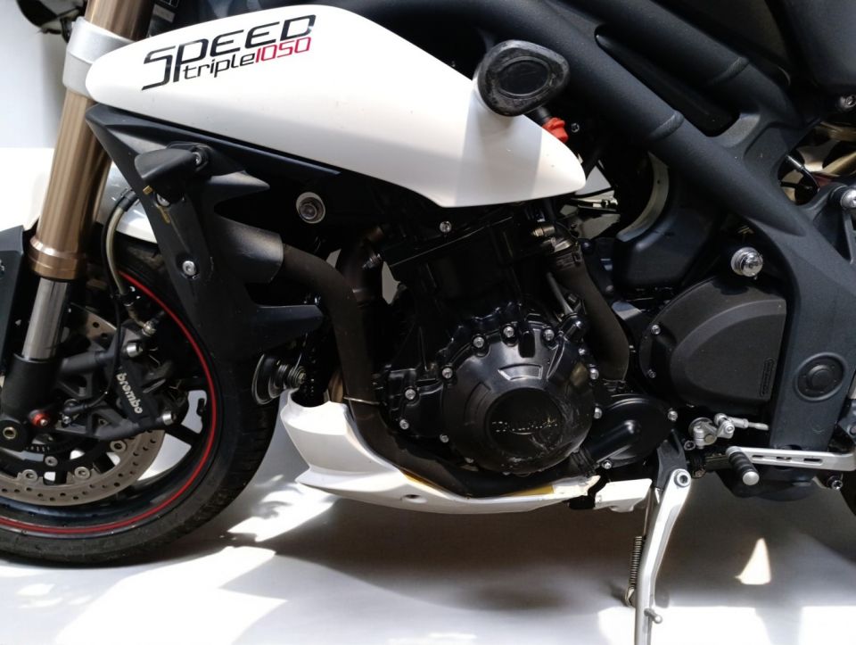 TRIUMPH SPEED TRIPLE 1050 4