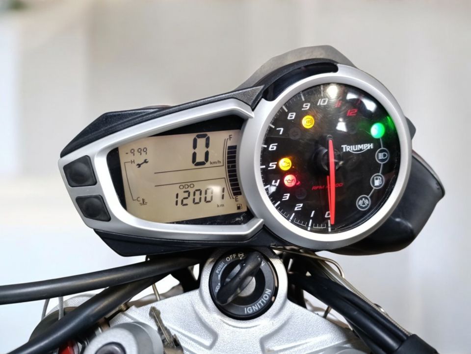 TRIUMPH SPEED TRIPLE 1050 4