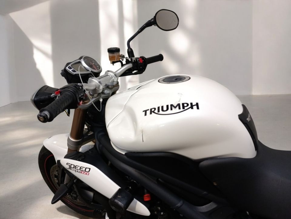 TRIUMPH SPEED TRIPLE 1050 4