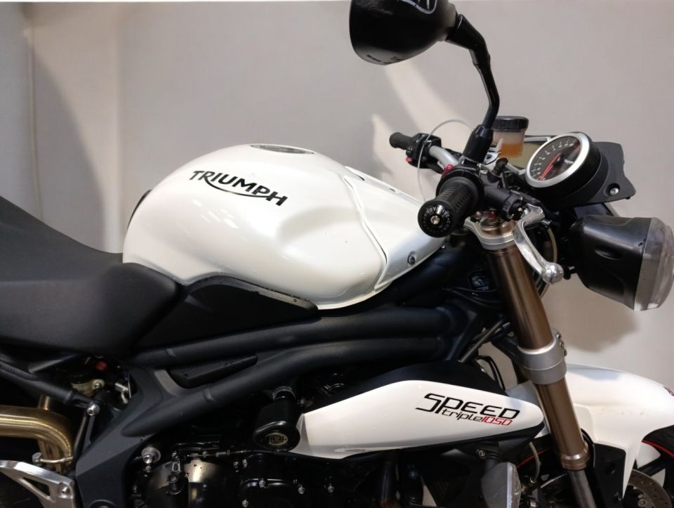 TRIUMPH SPEED TRIPLE 1050 4
