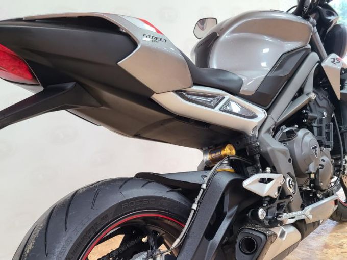 TRIUMPH STREET TRIPLE 765 RS 4