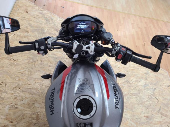 TRIUMPH STREET TRIPLE 765 RS 4