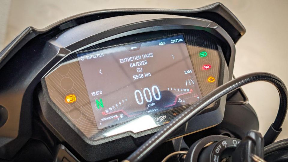 TRIUMPH STREET TRIPLE 765 RS 4