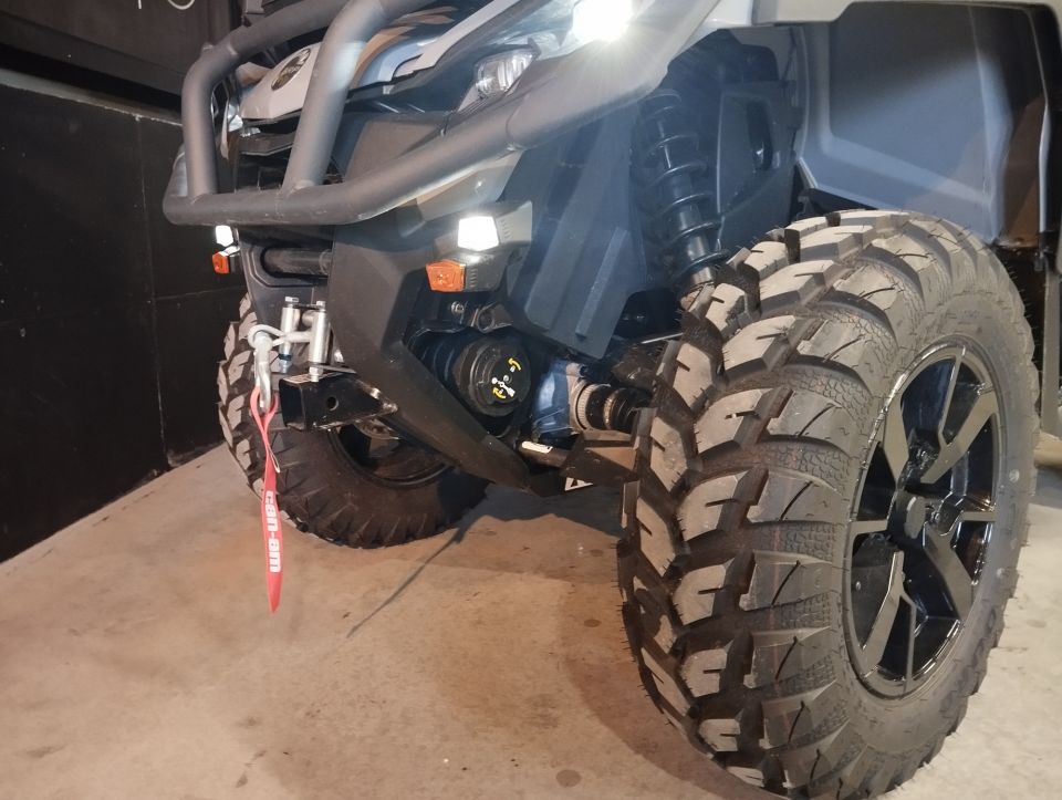 CAN-AM OUTLAN1000MAXT3 4