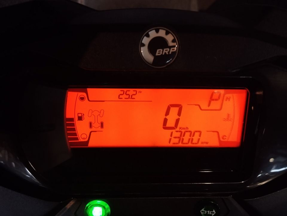 CAN-AM OUTLAN1000MAXT3 4