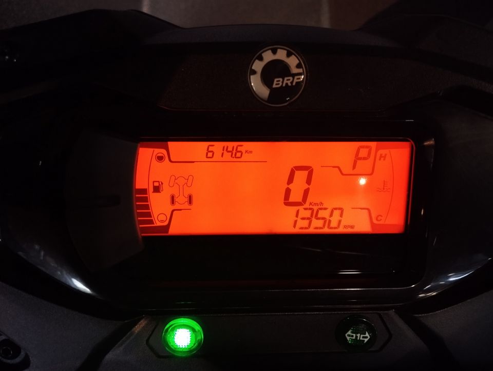 CAN-AM OUTLAN1000MAXT3 4