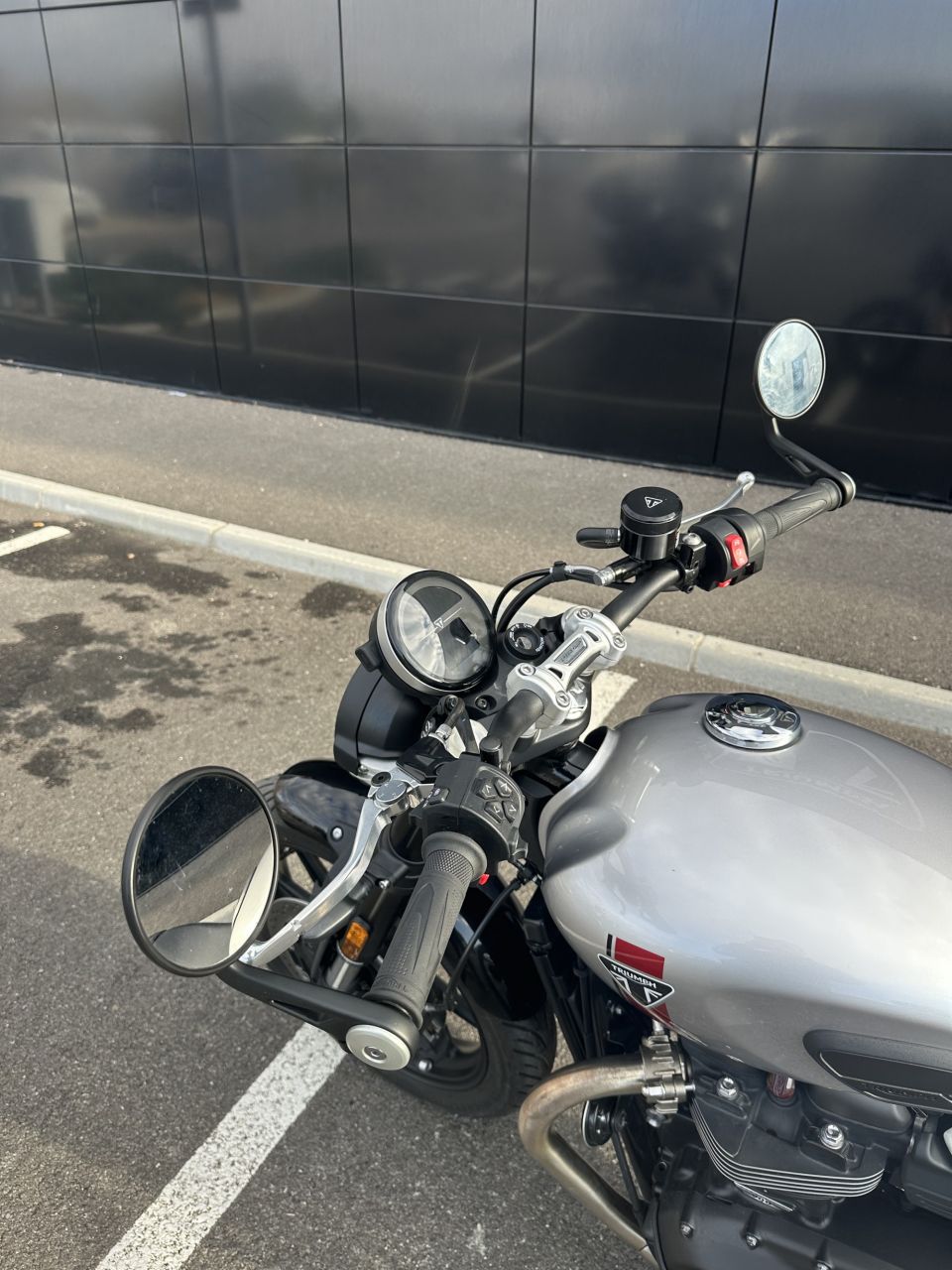 TRIUMPH SPEED TWIN 900 4