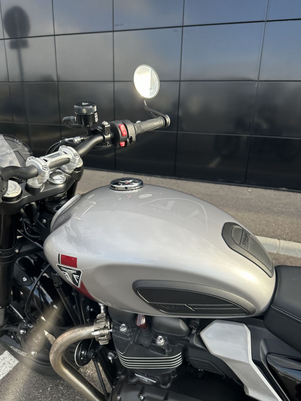 TRIUMPH SPEED TWIN 900 4