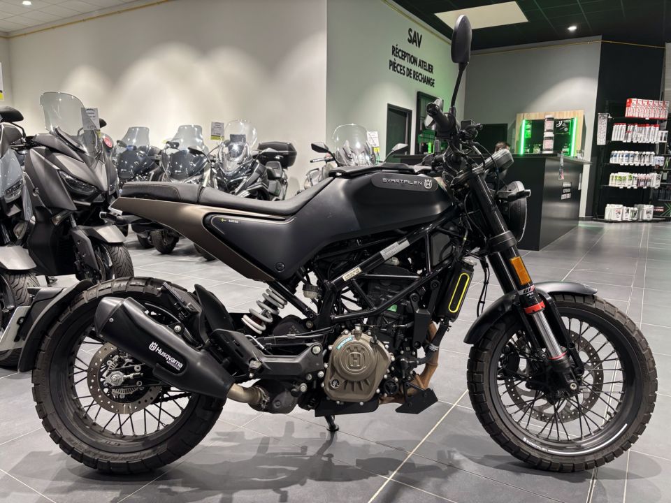 HUSQVARNA SVARTPILEN 125 ABS 4