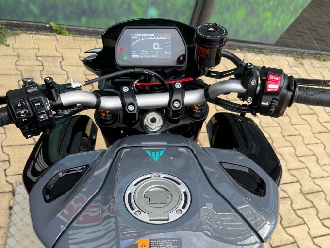 YAMAHA MT-10 4