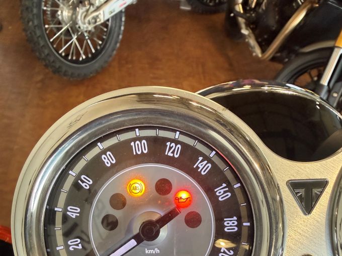 TRIUMPH Bonneville T100 4