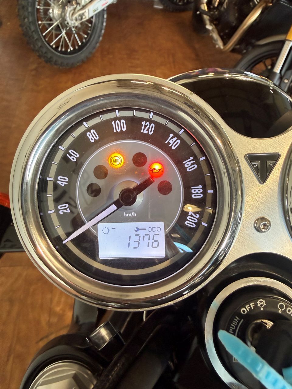 TRIUMPH Bonneville T100 4