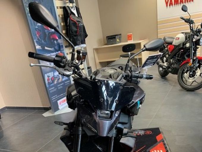 YAMAHA MT-09  Y-AMT 4