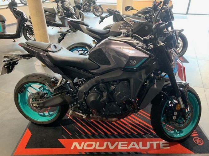 YAMAHA MT-09  Y-AMT 4