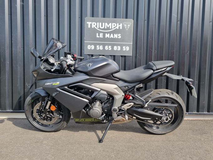 TRIUMPH 	DAYTONA 660 4