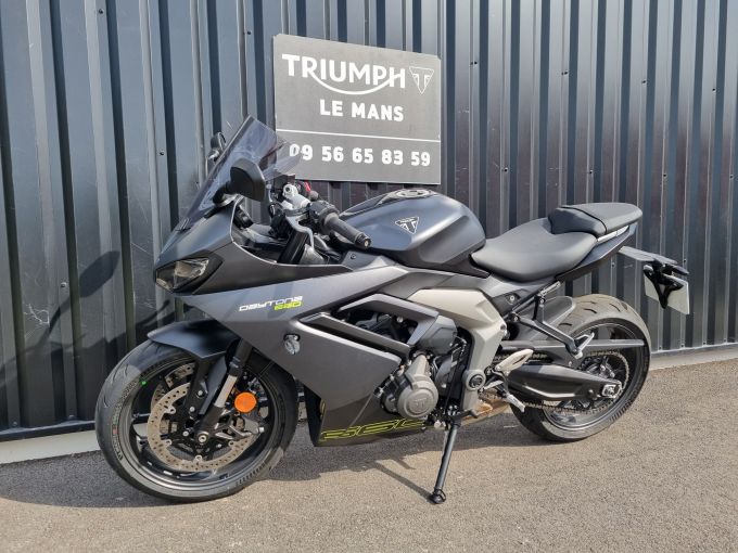 TRIUMPH 	DAYTONA 660 4