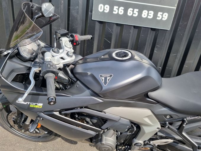 TRIUMPH 	DAYTONA 660 4