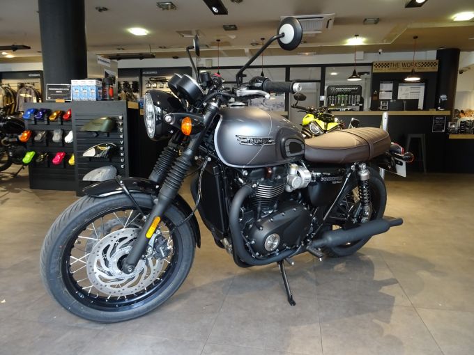 TRIUMPH Bonneville T120 Black 4