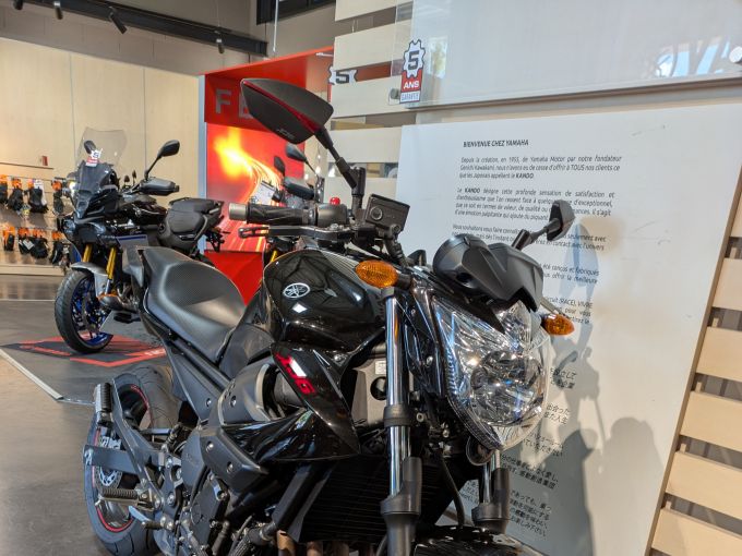 YAMAHA XJ6-N 4