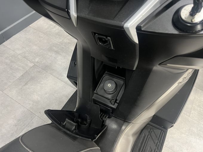 KAWASAKI J300 4