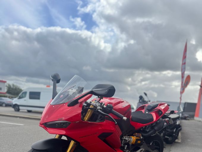 DUCATI PANIGALE V2 S 4