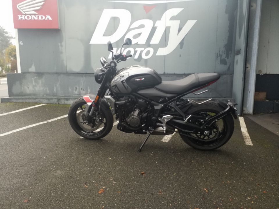 TRIUMPH TRIDENT 660 4