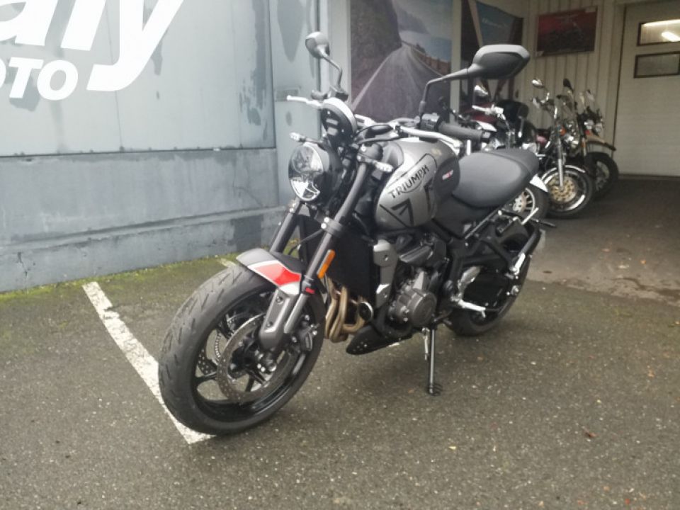 TRIUMPH TRIDENT 660 4