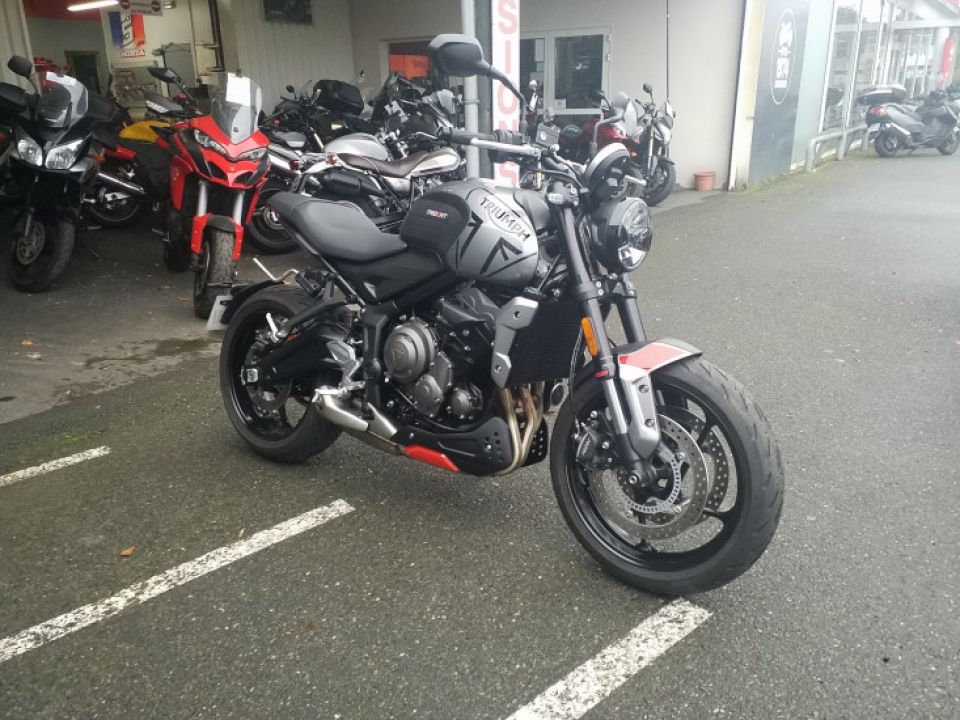 TRIUMPH TRIDENT 660 4