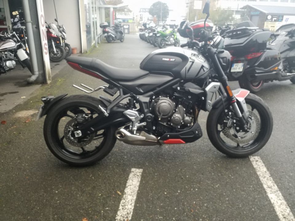TRIUMPH TRIDENT 660 4