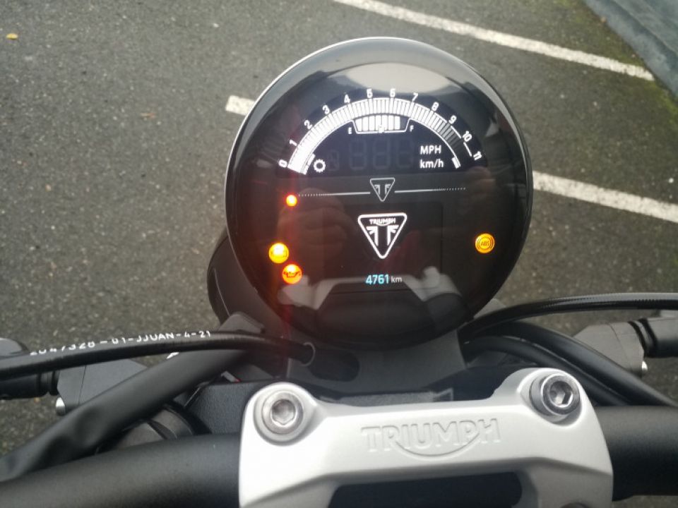 TRIUMPH TRIDENT 660 4