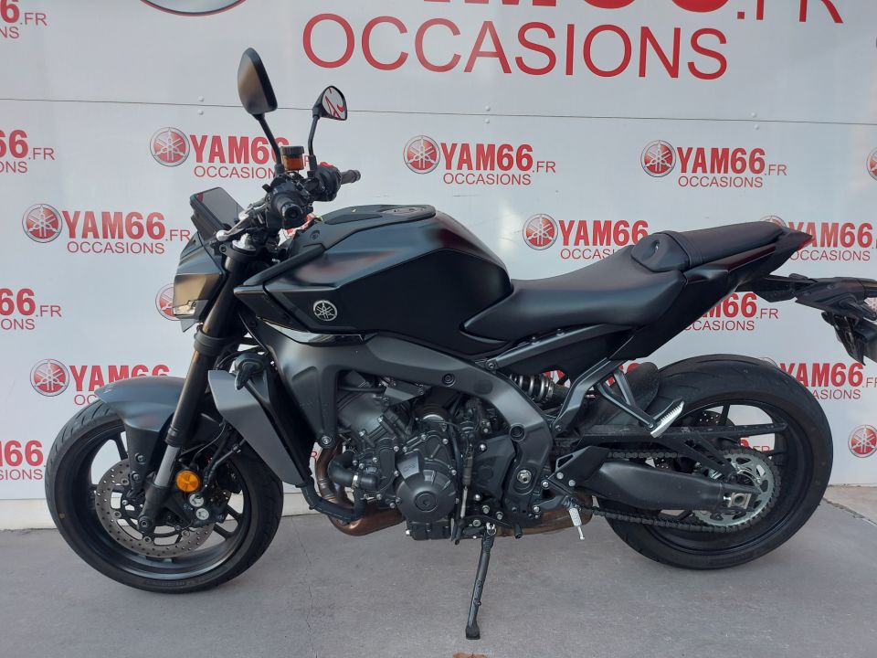 YAMAHA MT-09 4