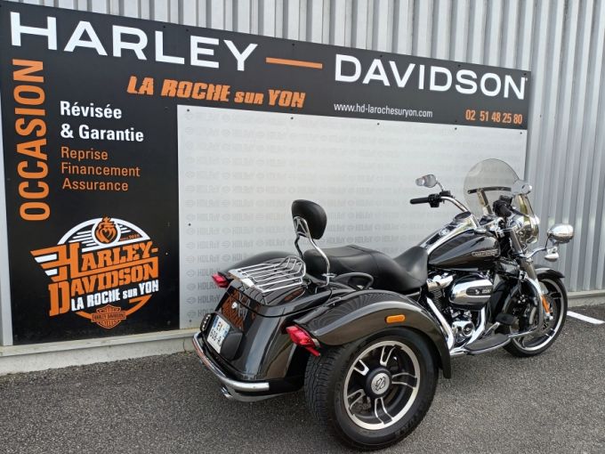 HARLEY-DAVIDSON TRIKE FREEWHEELER 1745 4