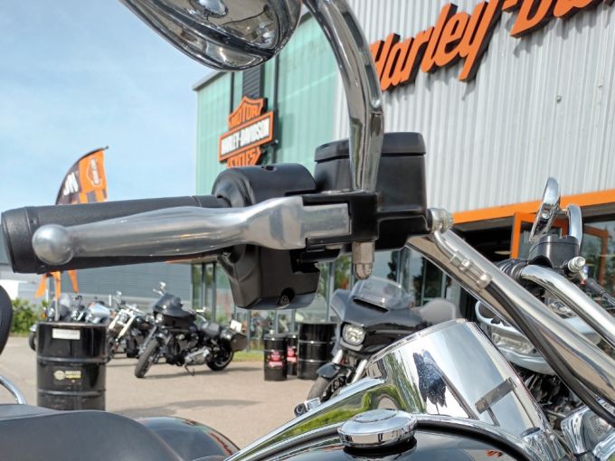 HARLEY-DAVIDSON TRIKE FREEWHEELER 1745 4