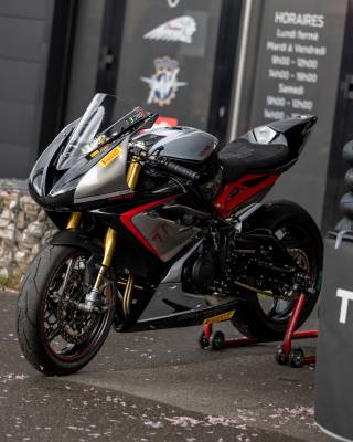 TRIUMPH DAYTONA  675 R - 2015